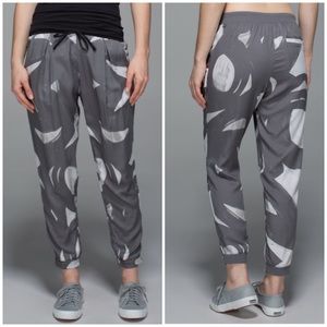 NWT Lululemon grey patterned city jogger 4